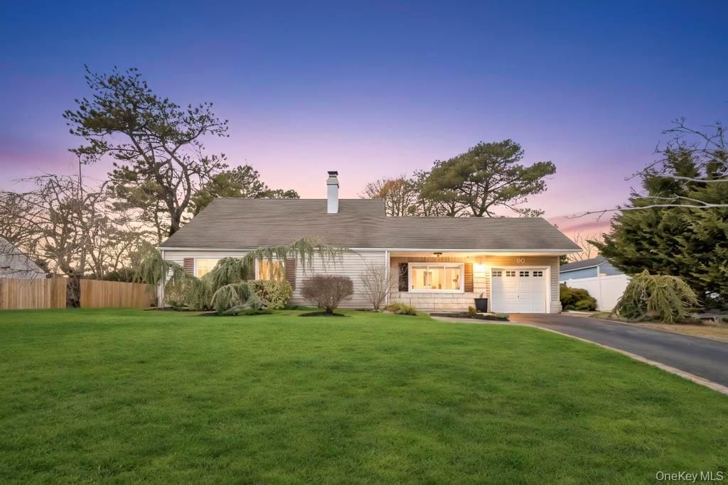 Photo of 60 White Pine Way, Medford, NY 11763 (MLS # 962941)