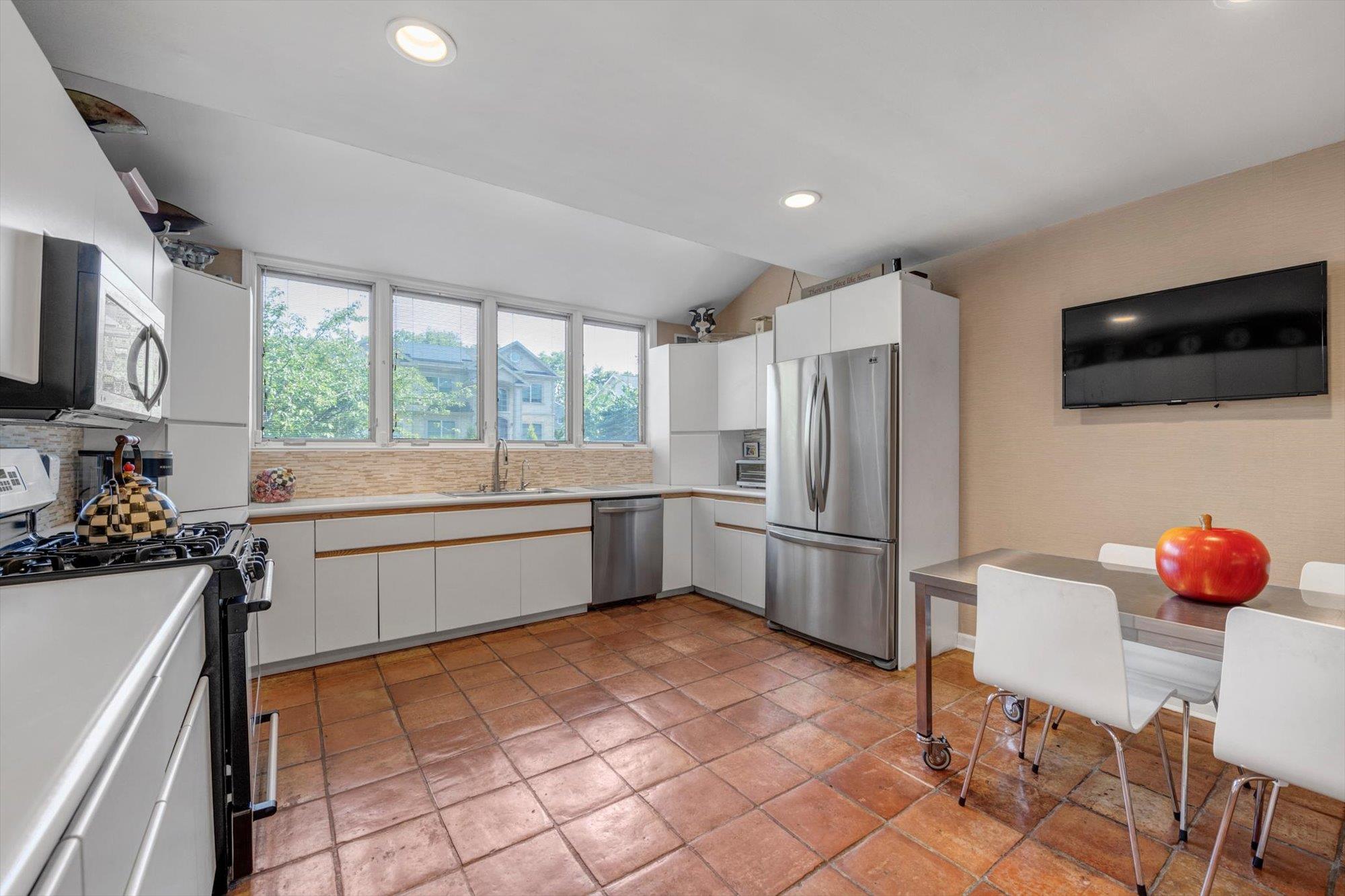 68 Argyle Road, Albertson, New York image 9