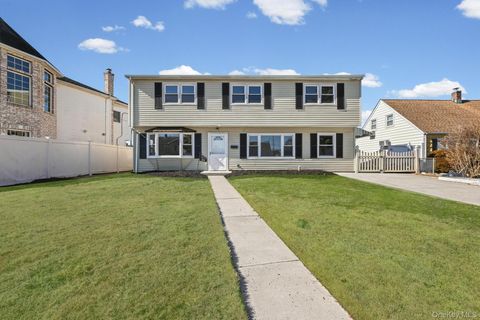 28 Candle Lane Levittown NY 11756