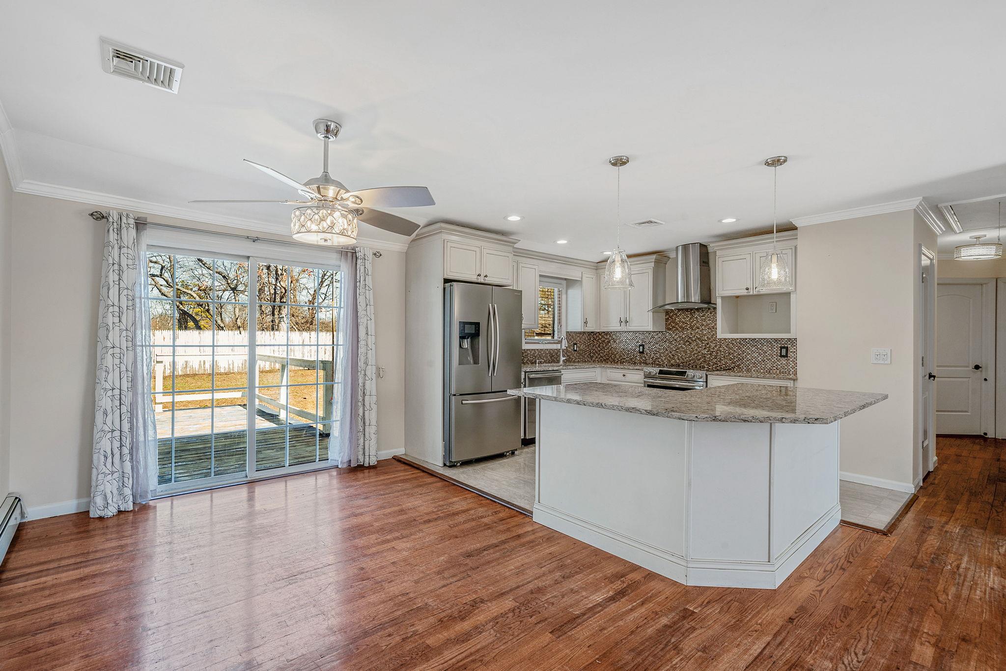 125 W Mockingbird Lane, Brentwood, New York image 7