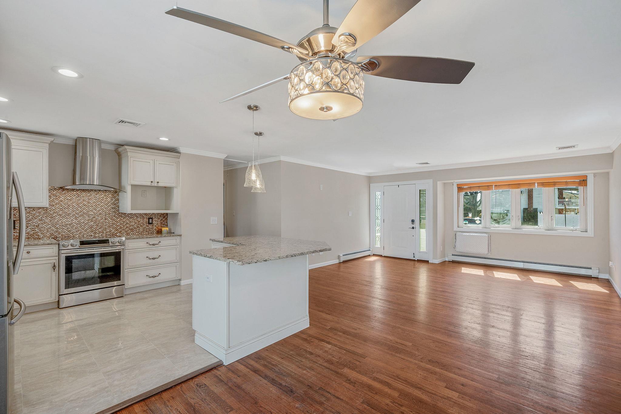 125 W Mockingbird Lane, Brentwood, New York image 11
