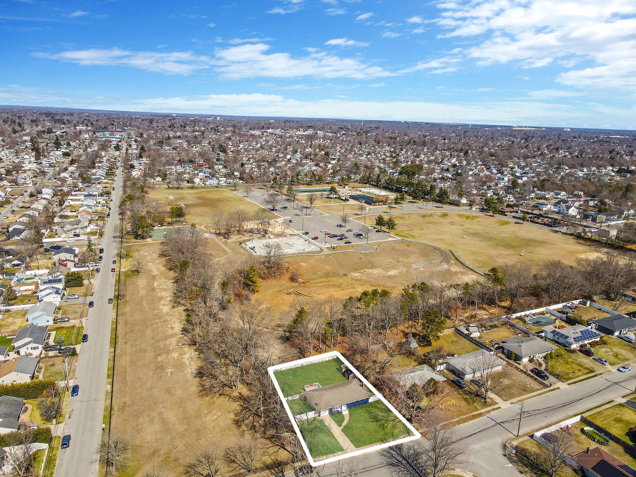 125 W Mockingbird Lane, Brentwood, New York image 32