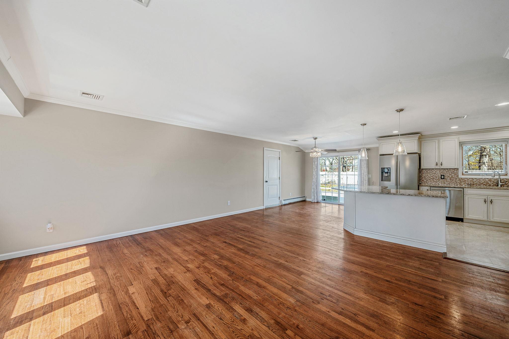 125 W Mockingbird Lane, Brentwood, New York image 13