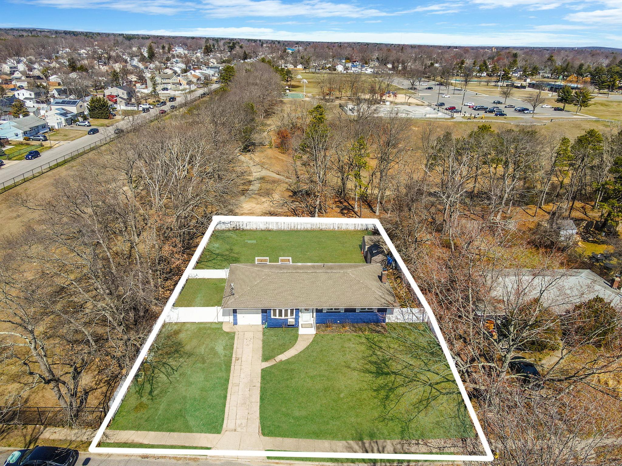 125 W Mockingbird Lane, Brentwood, New York image 33