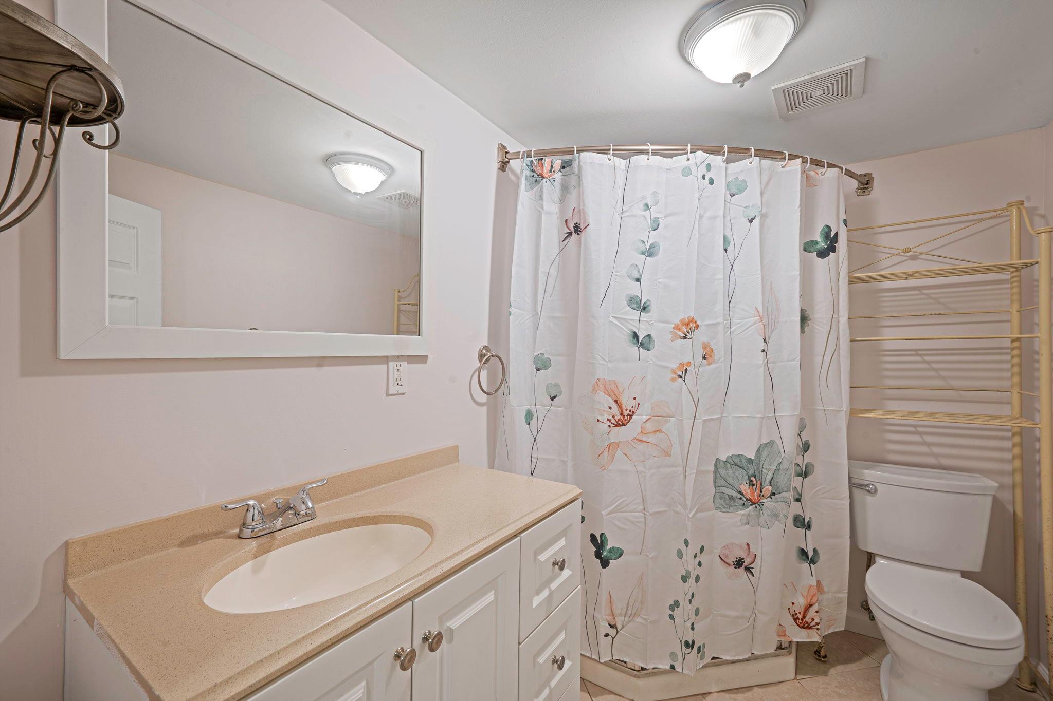 125 W Mockingbird Lane, Brentwood, New York image 23