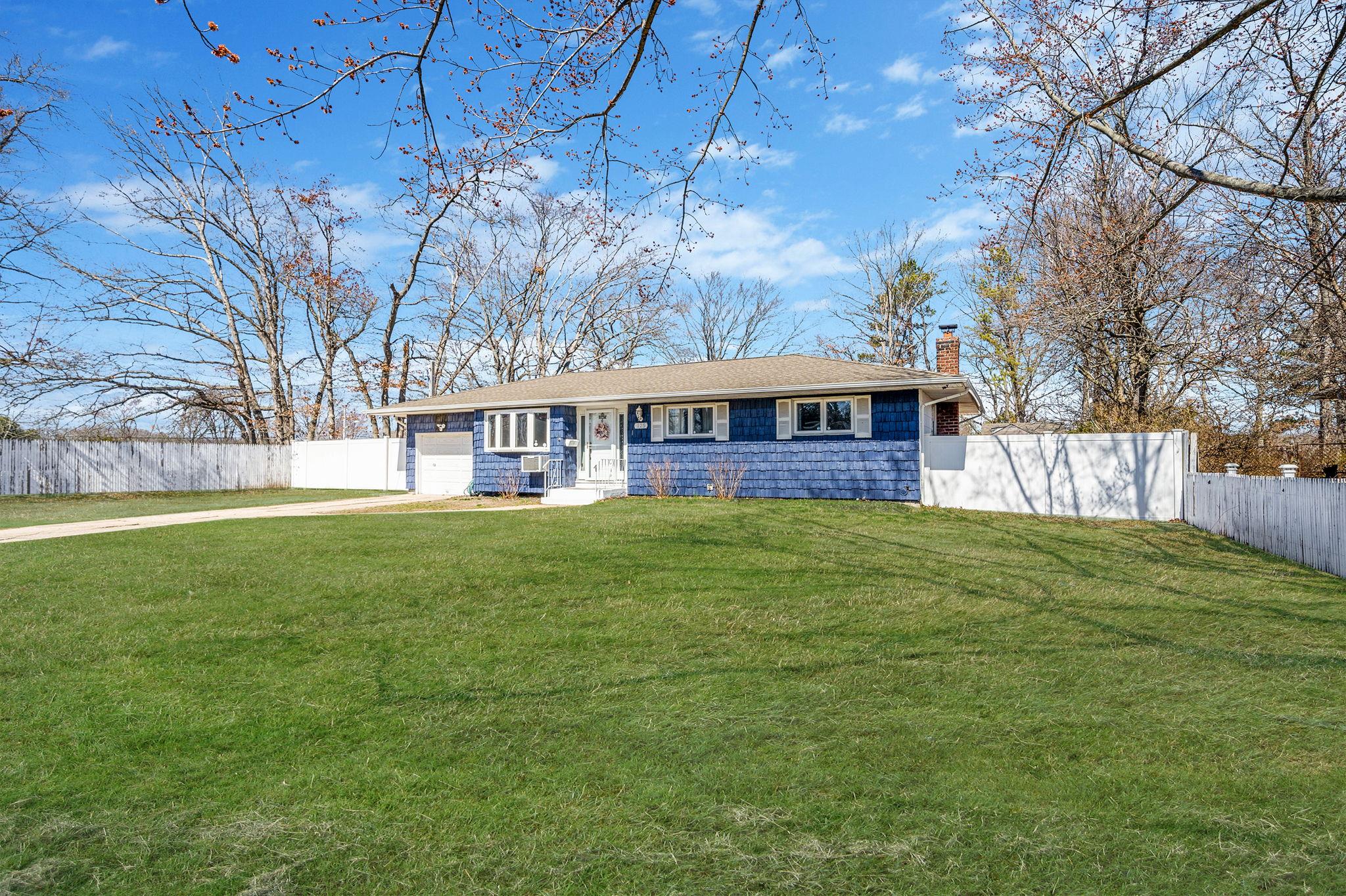 125 W Mockingbird Lane, Brentwood, New York image 3