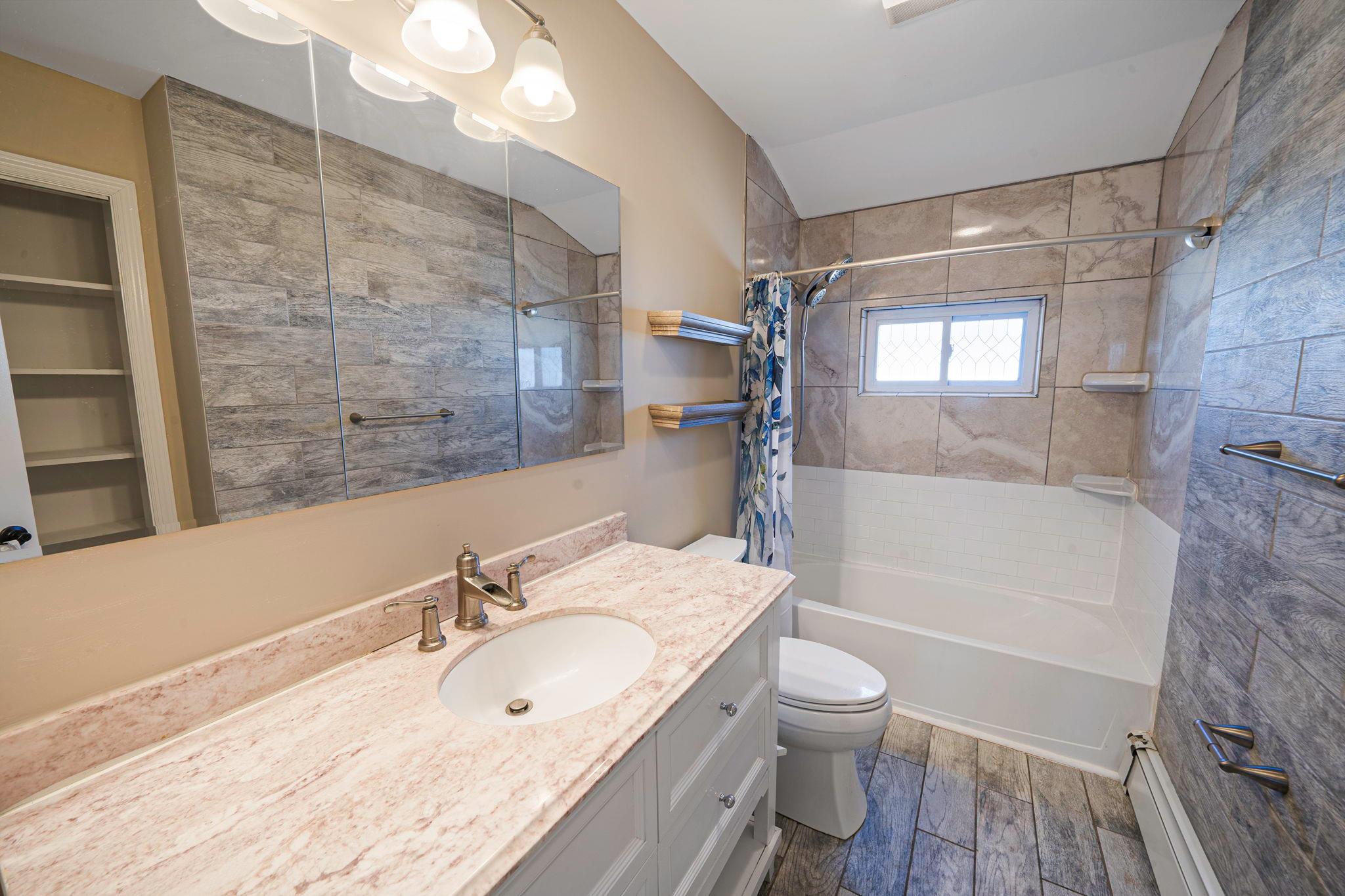 125 W Mockingbird Lane, Brentwood, New York image 15