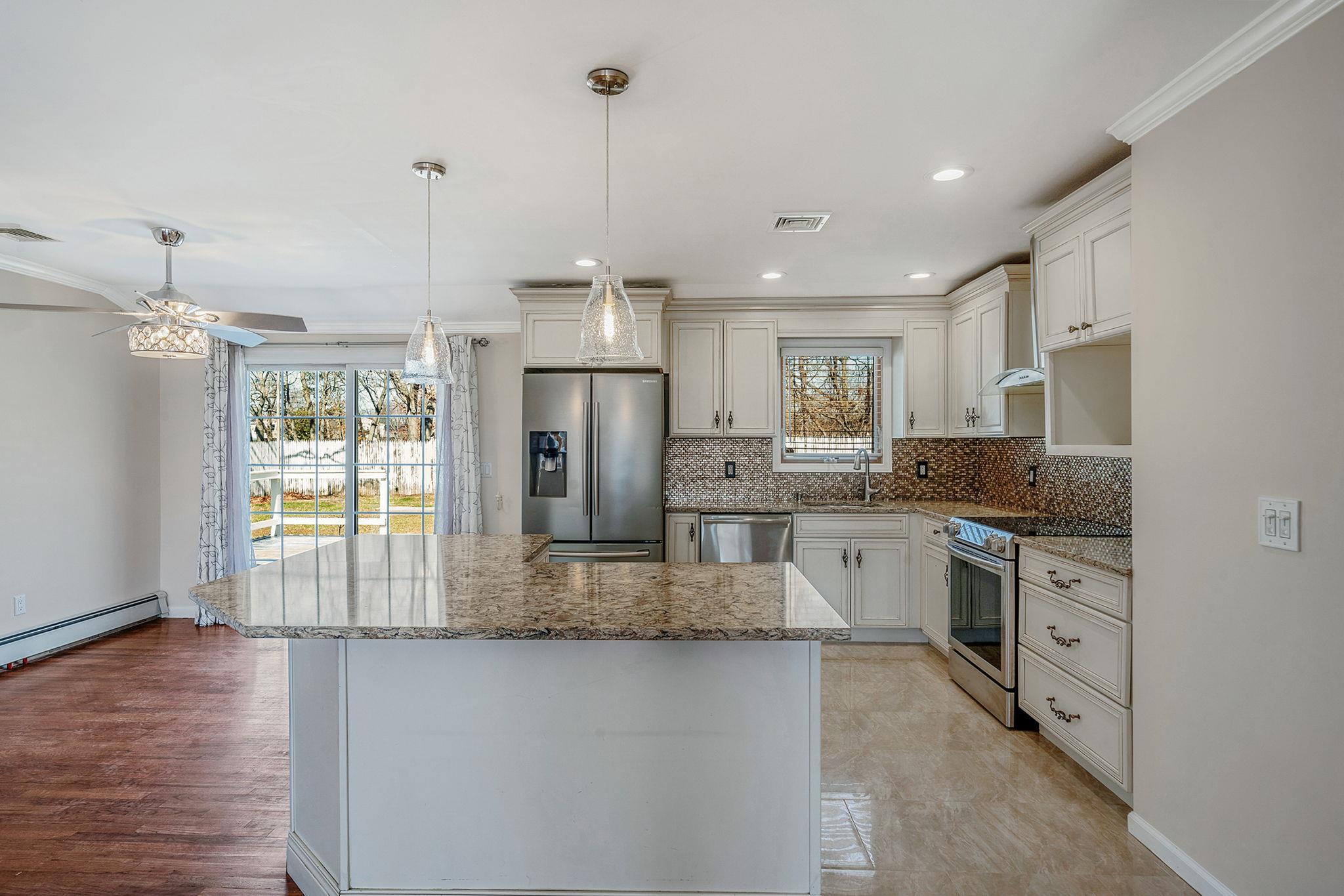 125 W Mockingbird Lane, Brentwood, New York image 5