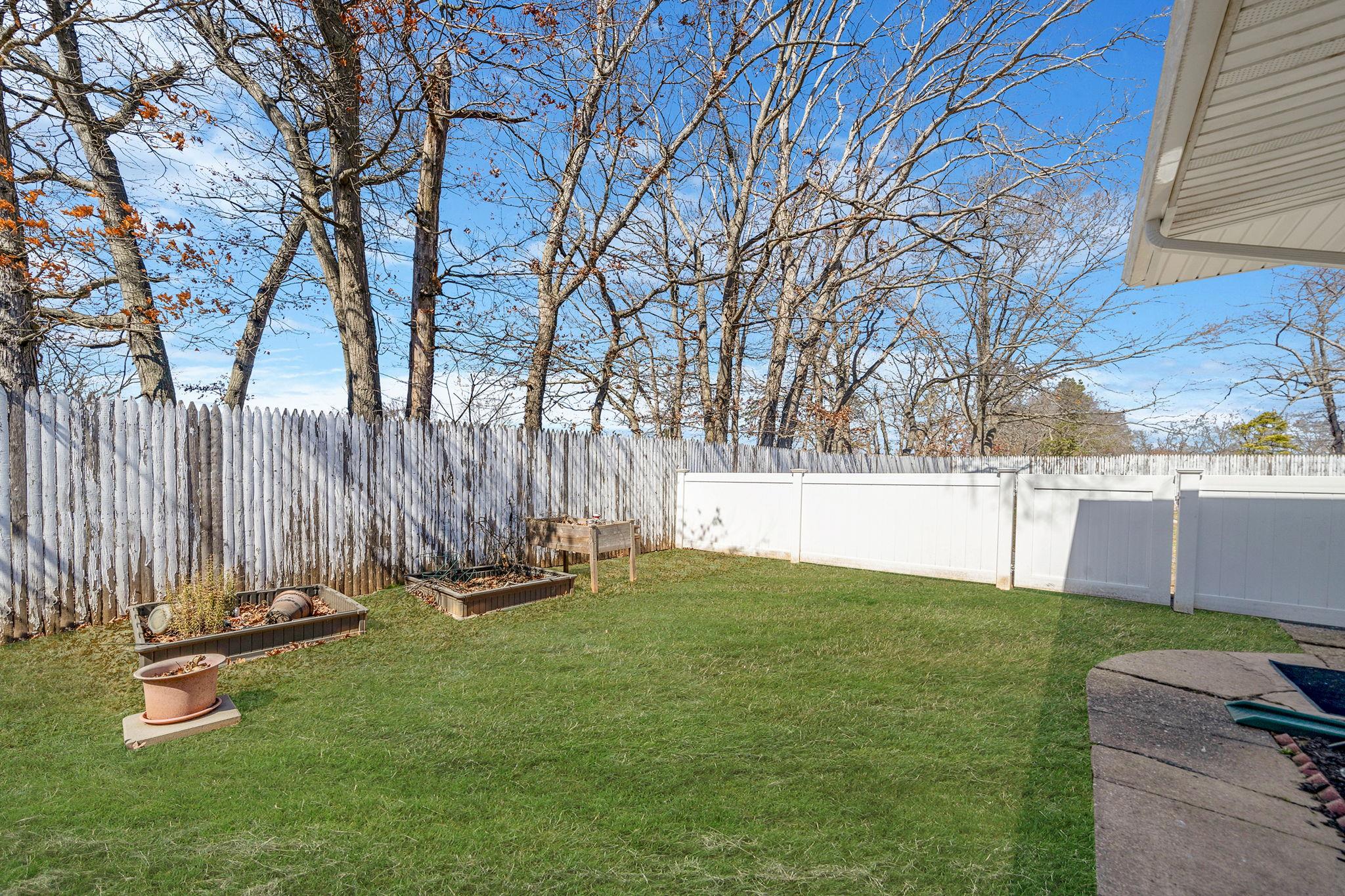 125 W Mockingbird Lane, Brentwood, New York image 24