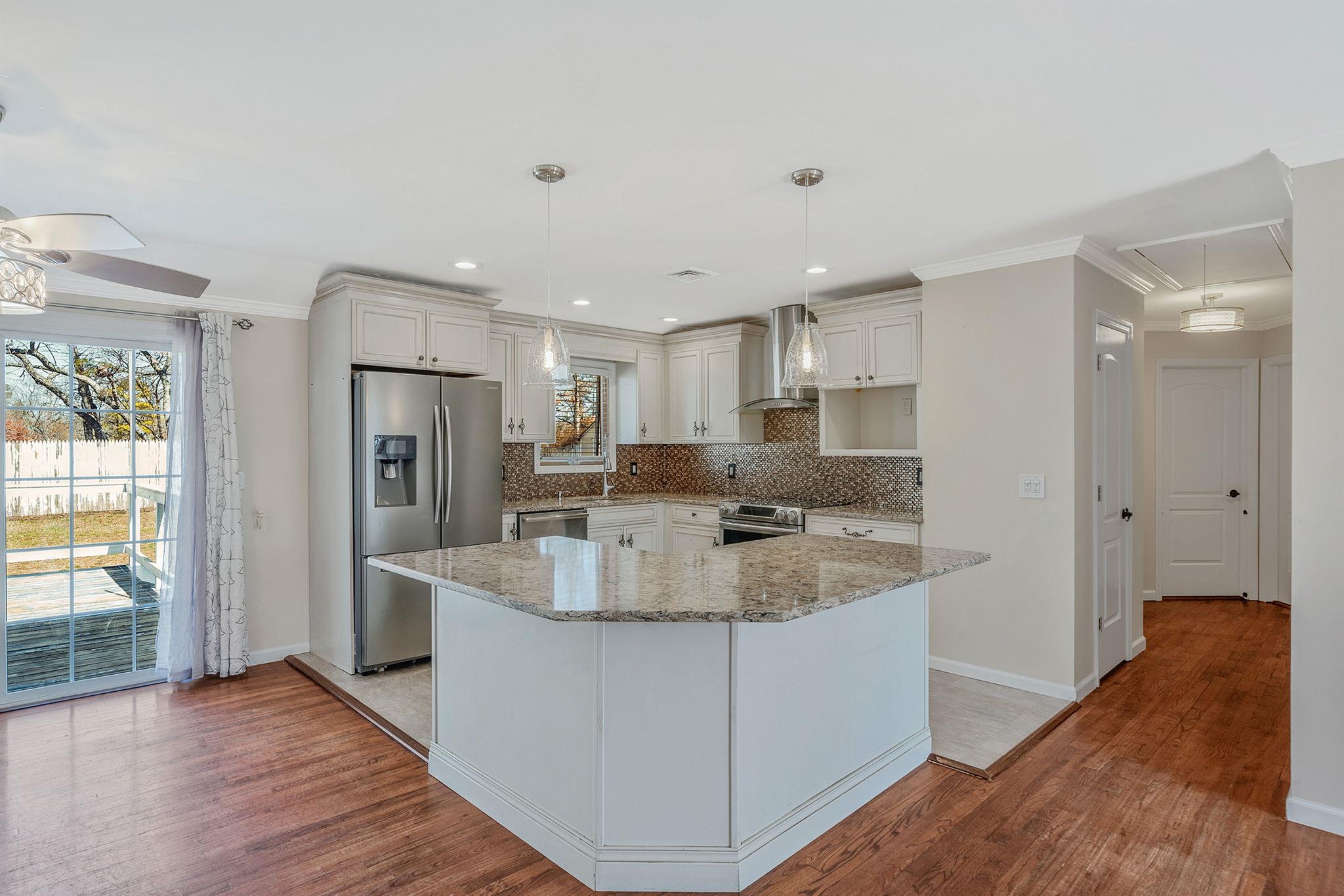 125 W Mockingbird Lane, Brentwood, New York image 6