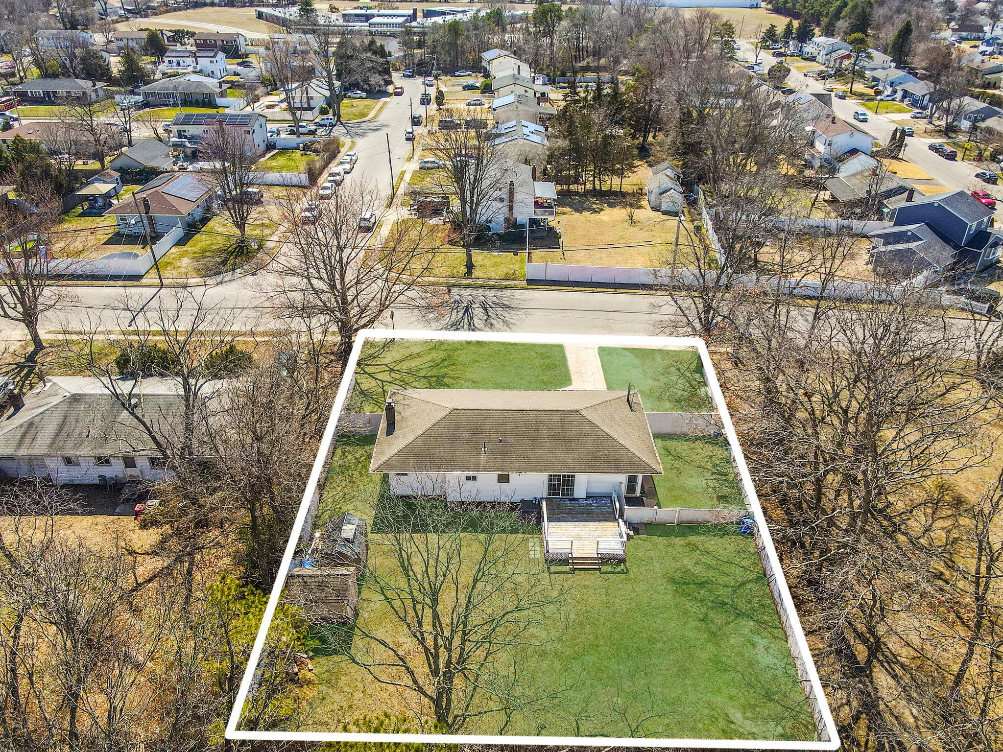 125 W Mockingbird Lane, Brentwood, New York image 35