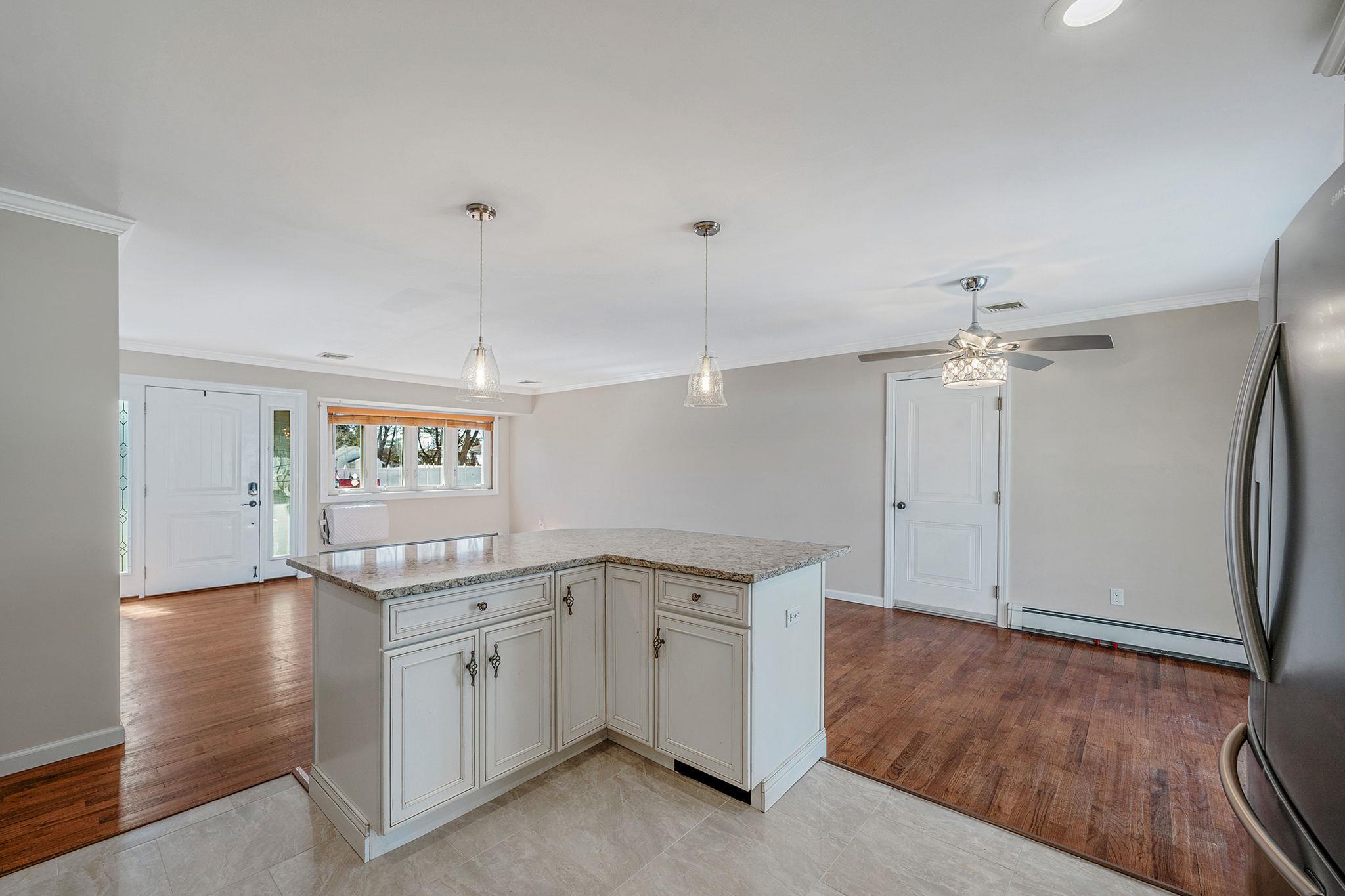 125 W Mockingbird Lane, Brentwood, New York image 10