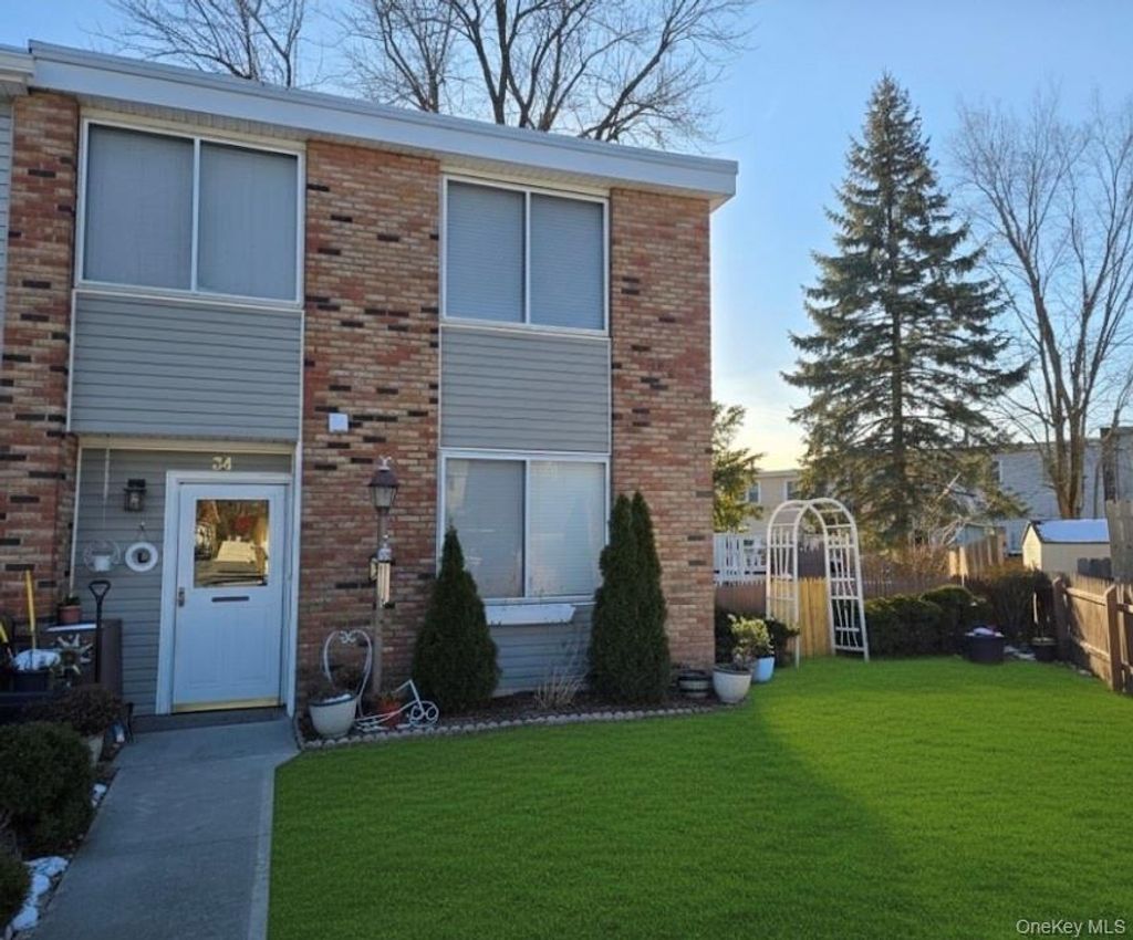 Photo of 34 Hampton Court, Middletown, NY 10941 (MLS # 955434)