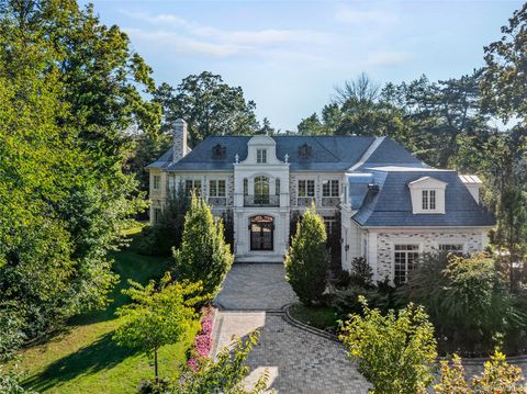 6 Foxwood Road Great Neck NY 11024