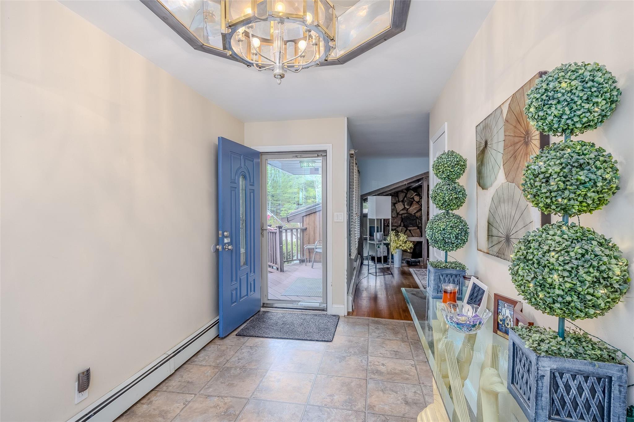 45 Broadview Drive, Commack, New York image 2