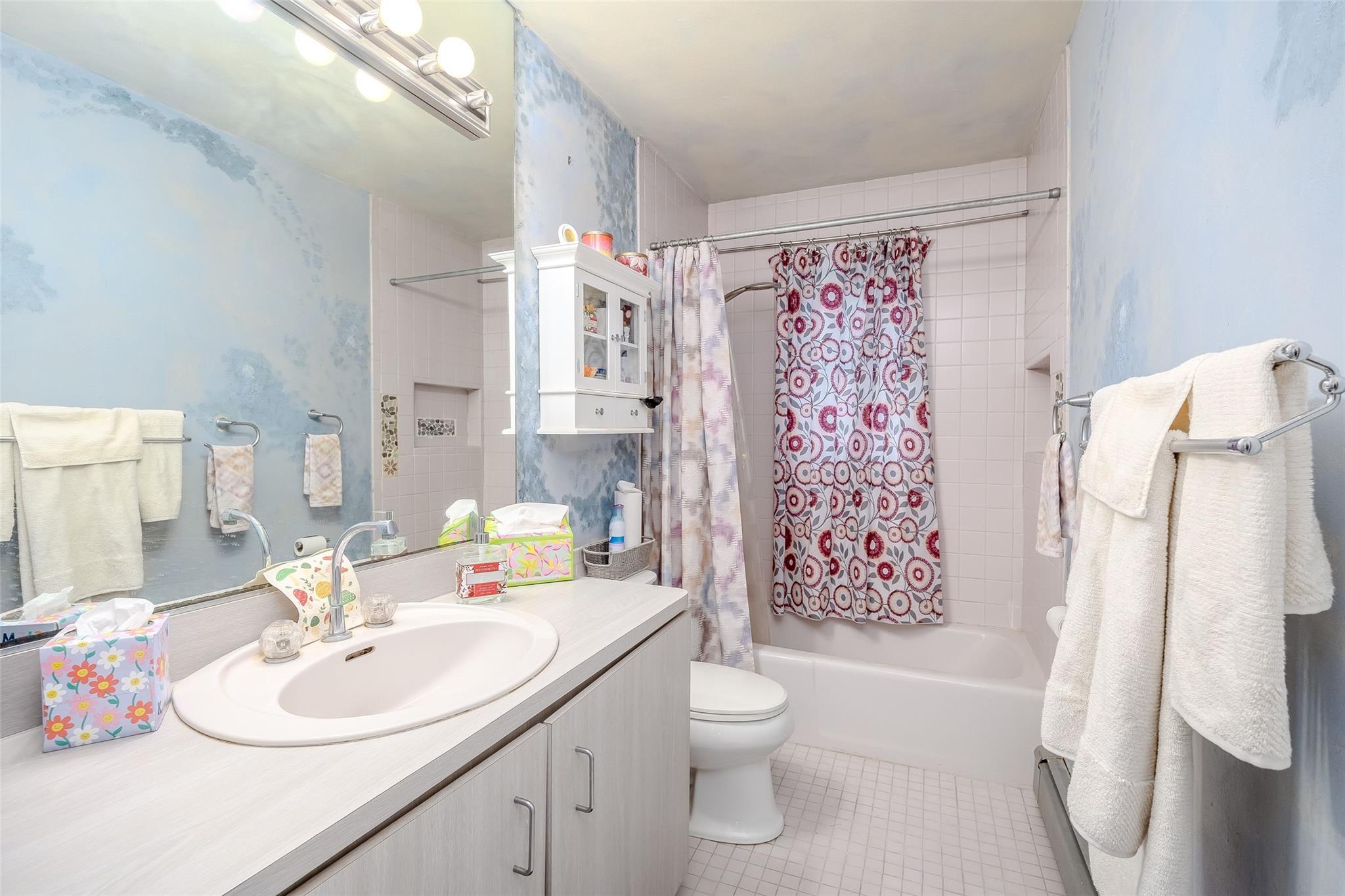 45 Broadview Drive, Commack, New York image 11