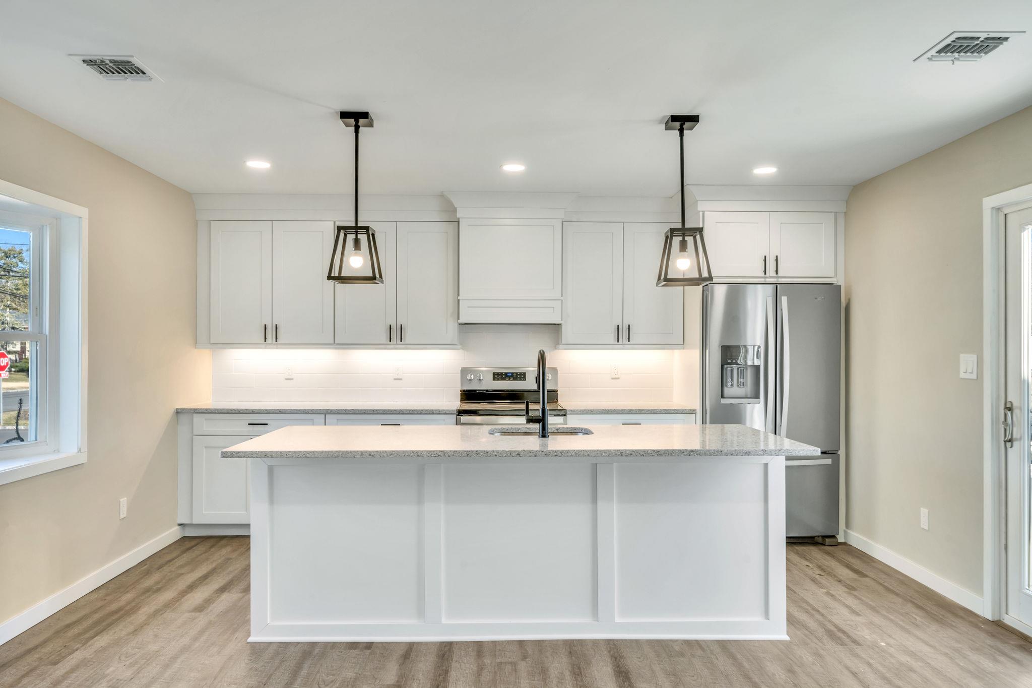 6 Wyandotte Lane, East Islip, New York image 3