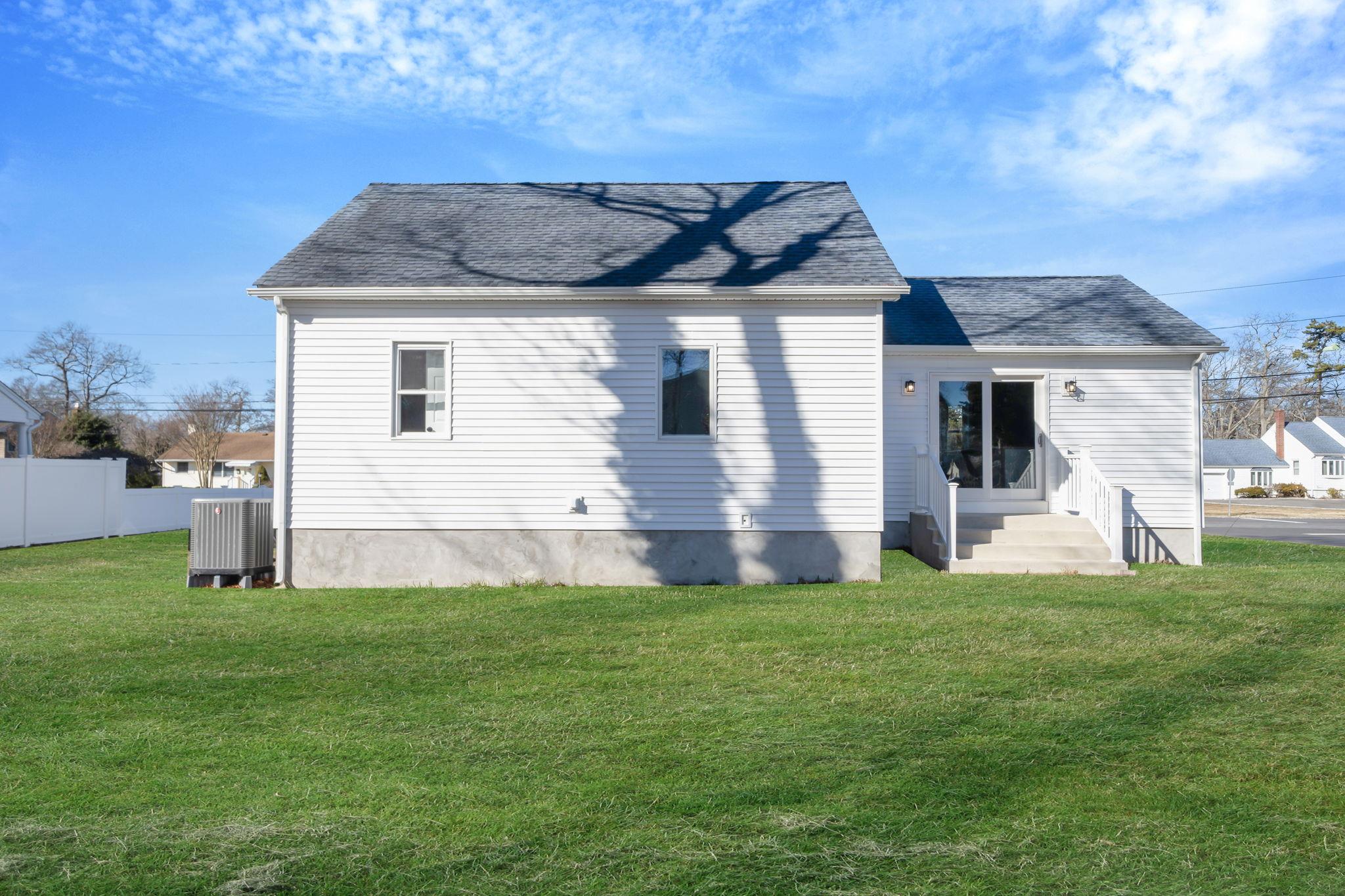 6 Wyandotte Lane, East Islip, New York image 23