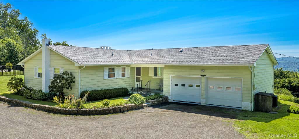Photo of 21 Overlook Drive, Pawling, NY 12564 (MLS # 1029600)