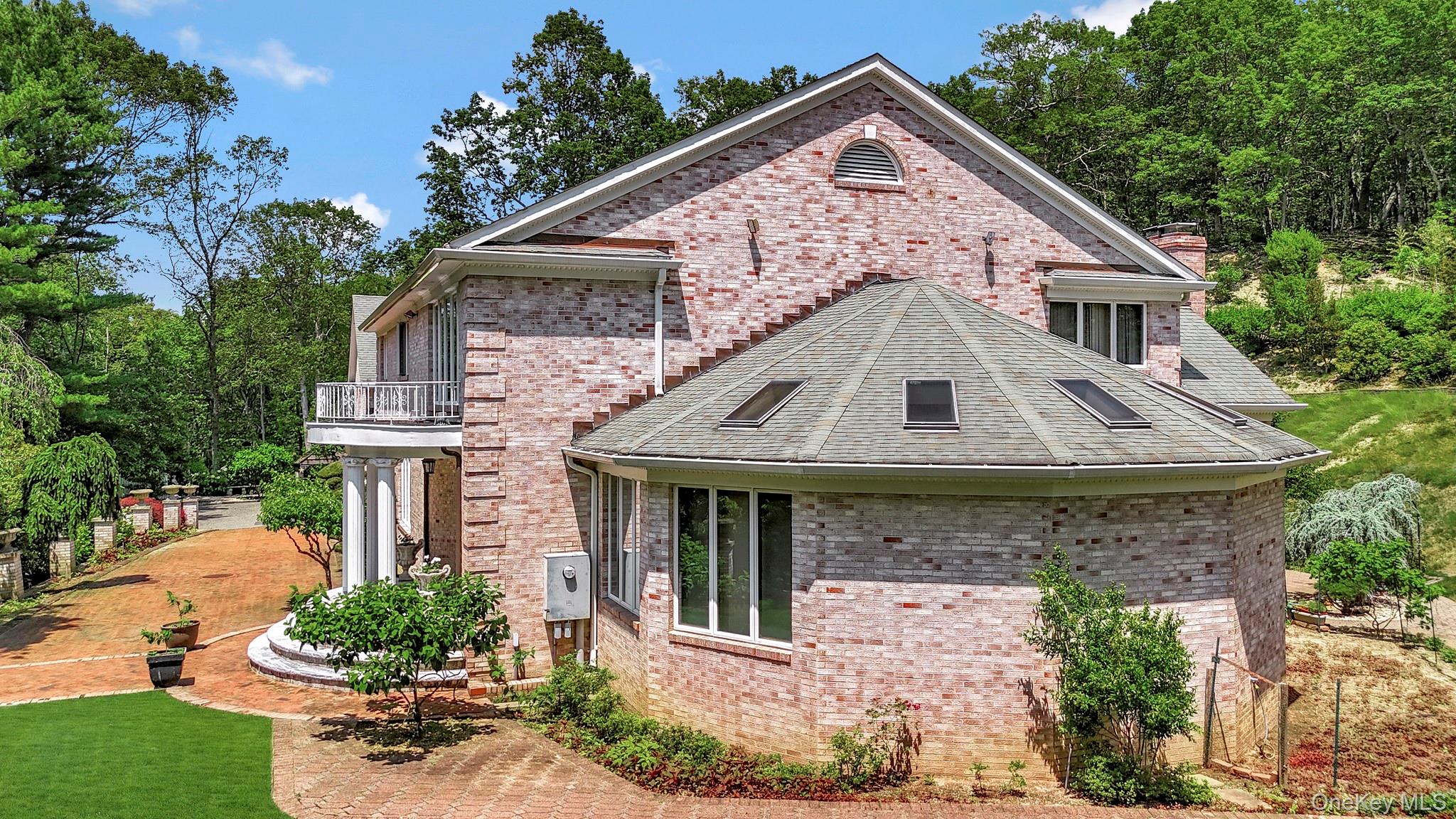 1537 Laurel Hollow Road