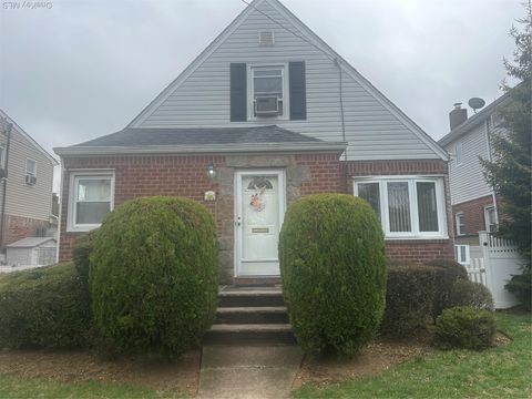 Homes For Sale - 1514 Highland Avenue<br/> New Hyde Park, NY 11040