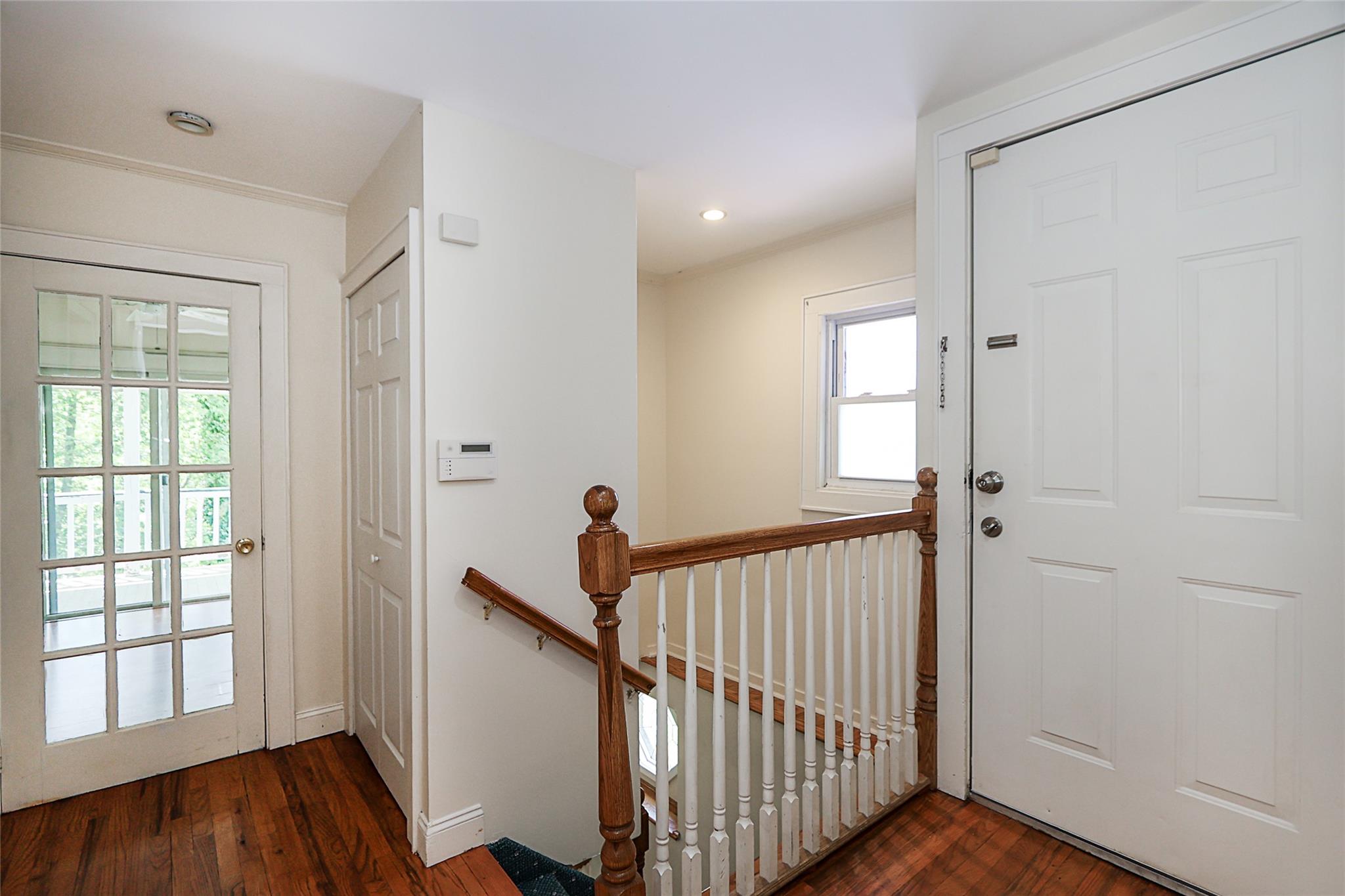 Glenwood Landing, New York 11547, United States, 6 Bedrooms Bedrooms, ,4 BathroomsBathrooms,Residential,Active,121921