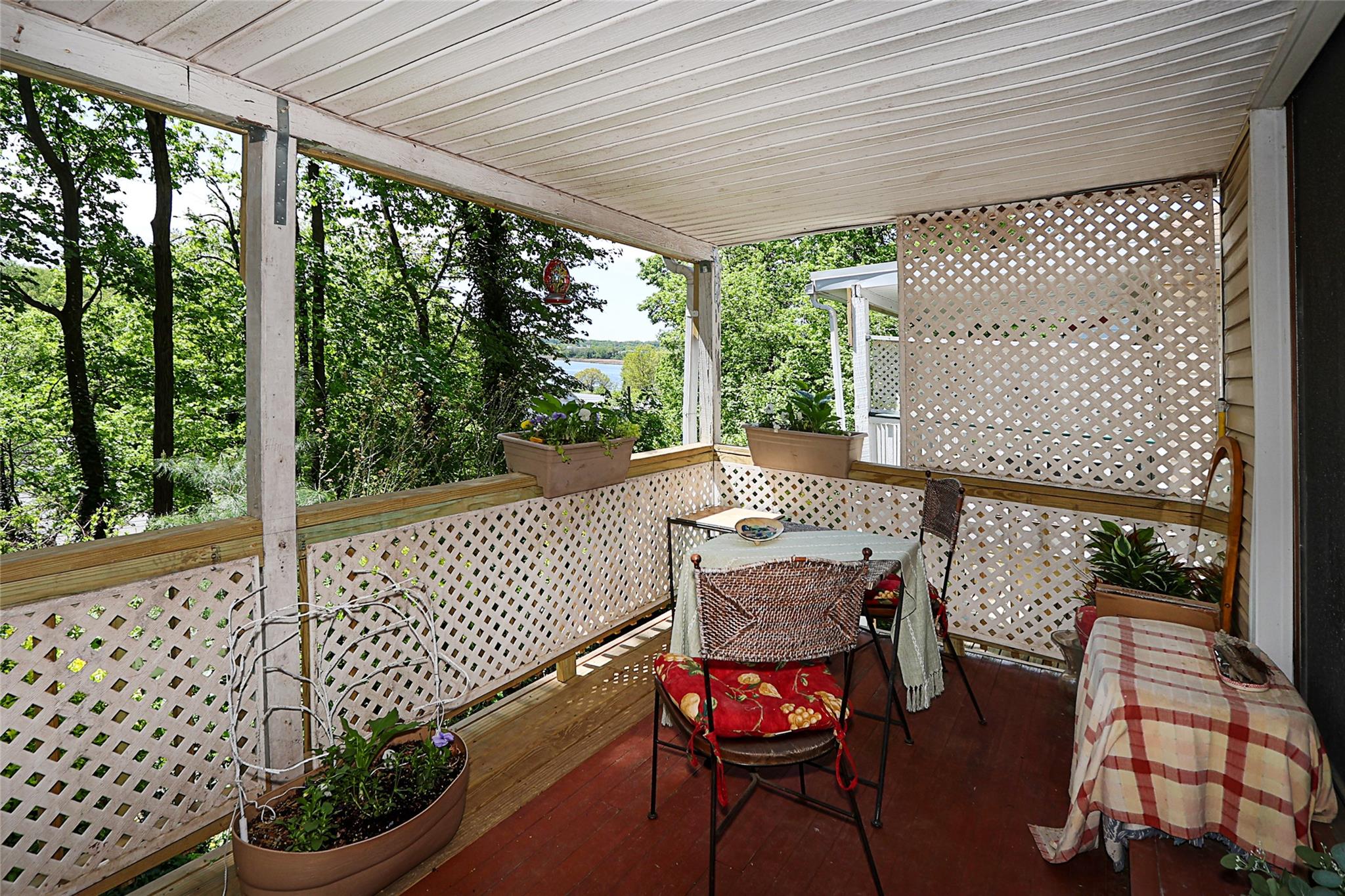 Glenwood Landing, New York 11547, United States, 6 Bedrooms Bedrooms, ,4 BathroomsBathrooms,Residential,Active,121921