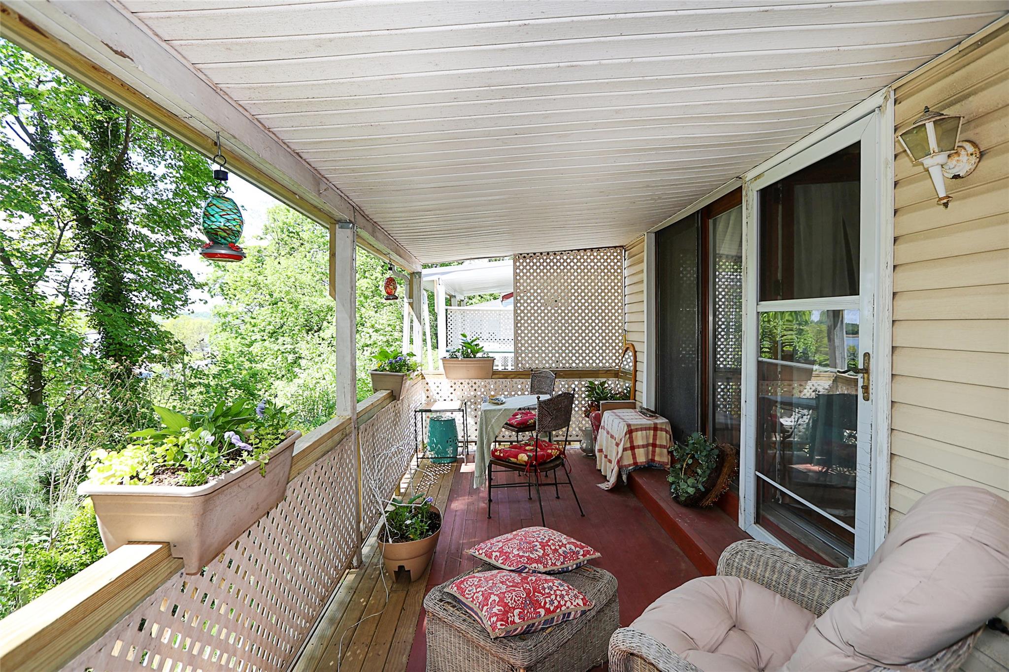 Glenwood Landing, New York 11547, United States, 6 Bedrooms Bedrooms, ,4 BathroomsBathrooms,Residential,Active,121921