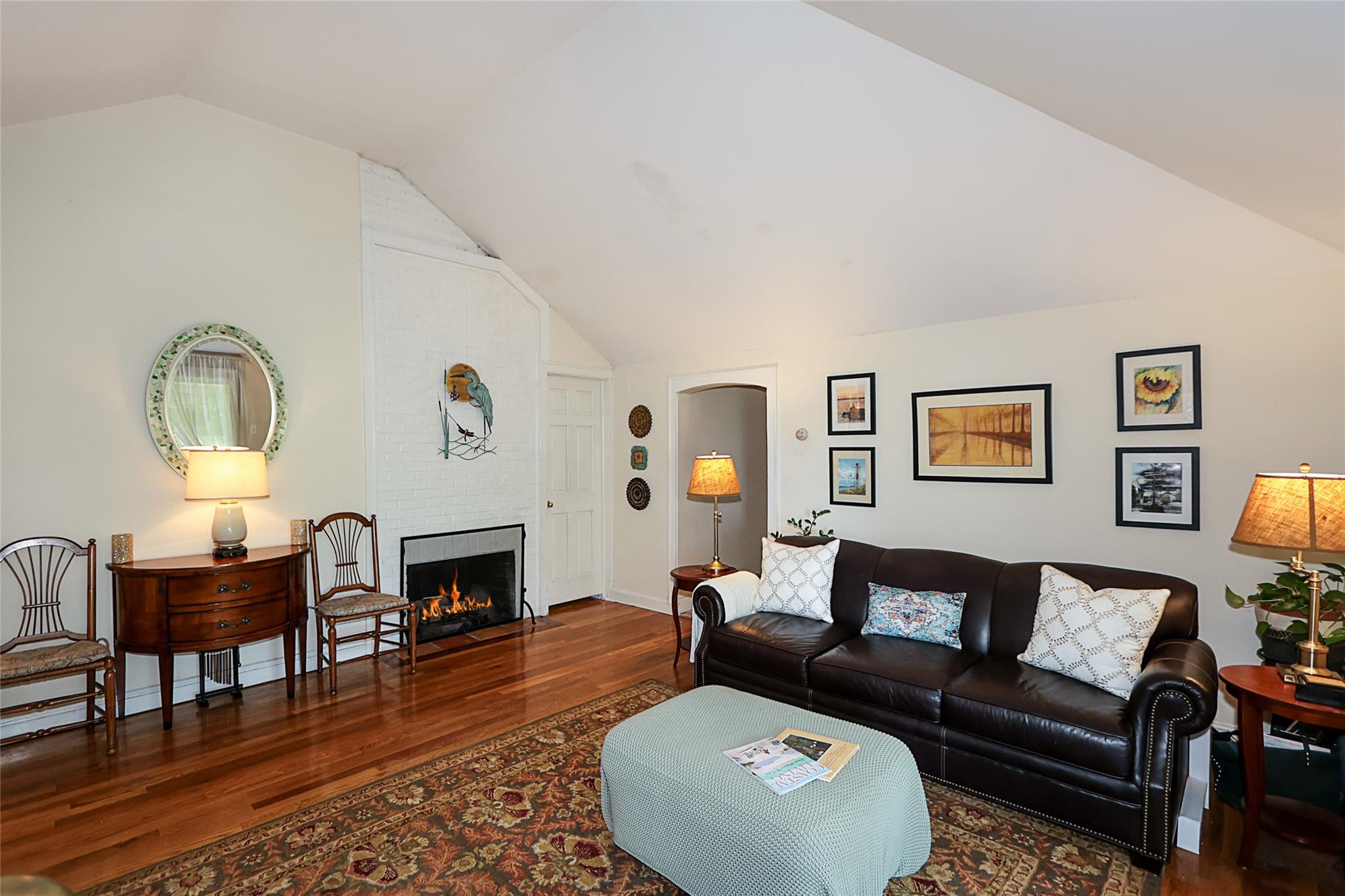 Glenwood Landing, New York 11547, United States, 6 Bedrooms Bedrooms, ,4 BathroomsBathrooms,Residential,Active,121921