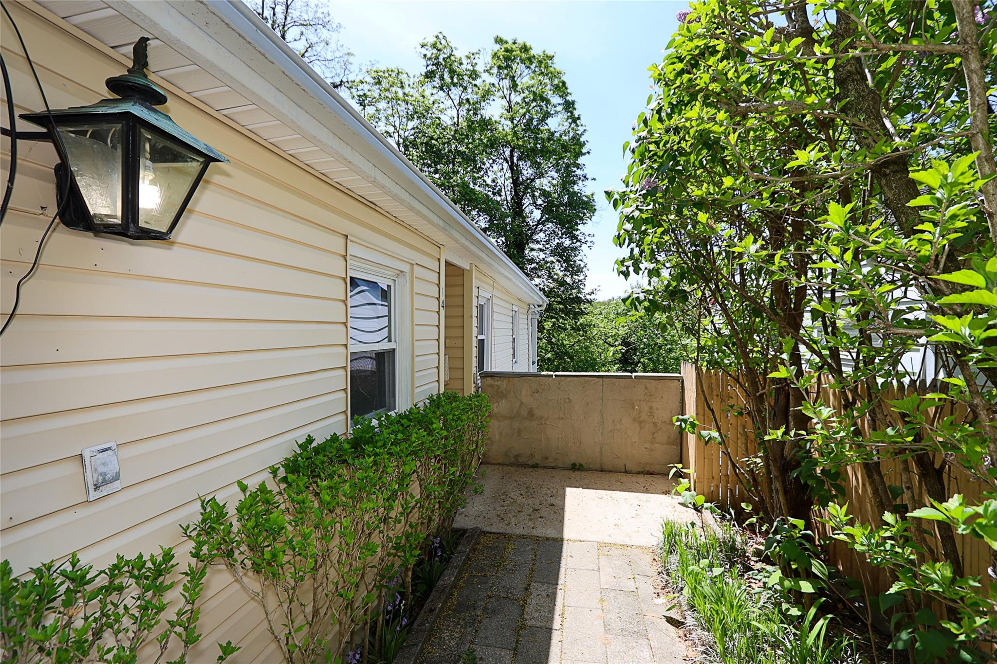 Glenwood Landing, New York 11547, United States, 6 Bedrooms Bedrooms, ,4 BathroomsBathrooms,Residential,Active,121921