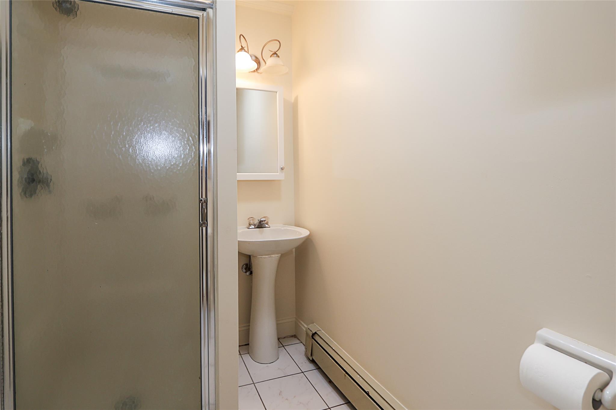 Glenwood Landing, New York 11547, United States, 6 Bedrooms Bedrooms, ,4 BathroomsBathrooms,Residential,Active,121921