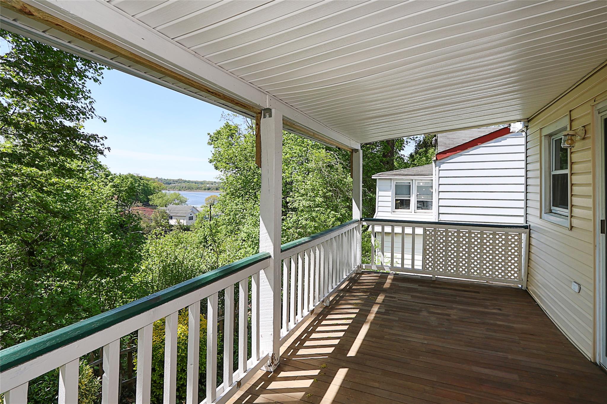 Glenwood Landing, New York 11547, United States, 6 Bedrooms Bedrooms, ,4 BathroomsBathrooms,Residential,Active,121921