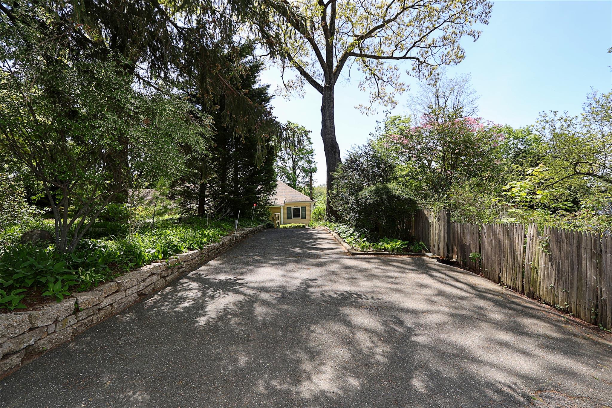 Glenwood Landing, New York 11547, United States, 6 Bedrooms Bedrooms, ,4 BathroomsBathrooms,Residential,Active,121921