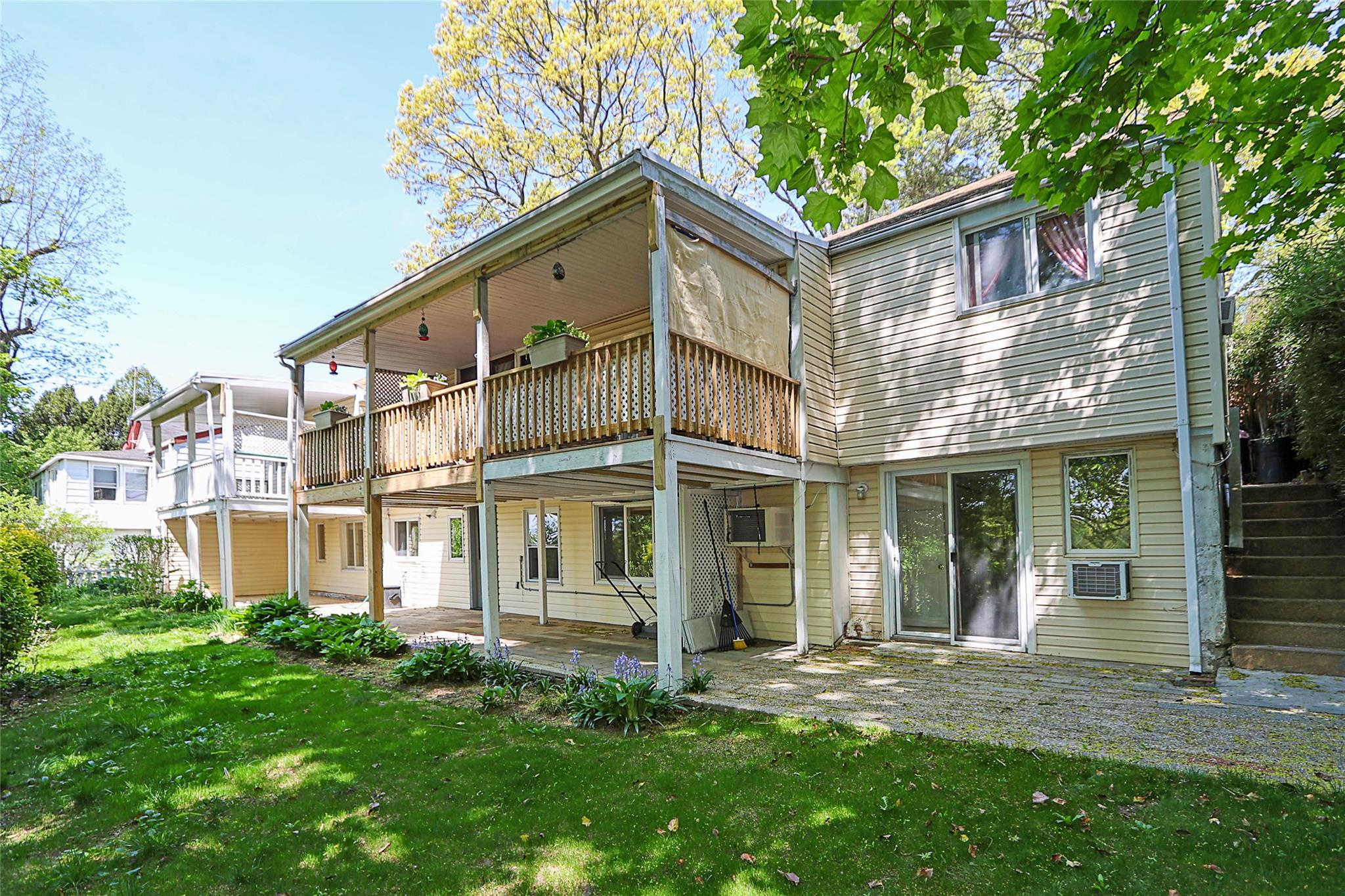 Glenwood Landing, New York 11547, United States, 6 Bedrooms Bedrooms, ,4 BathroomsBathrooms,Residential,Active,121921