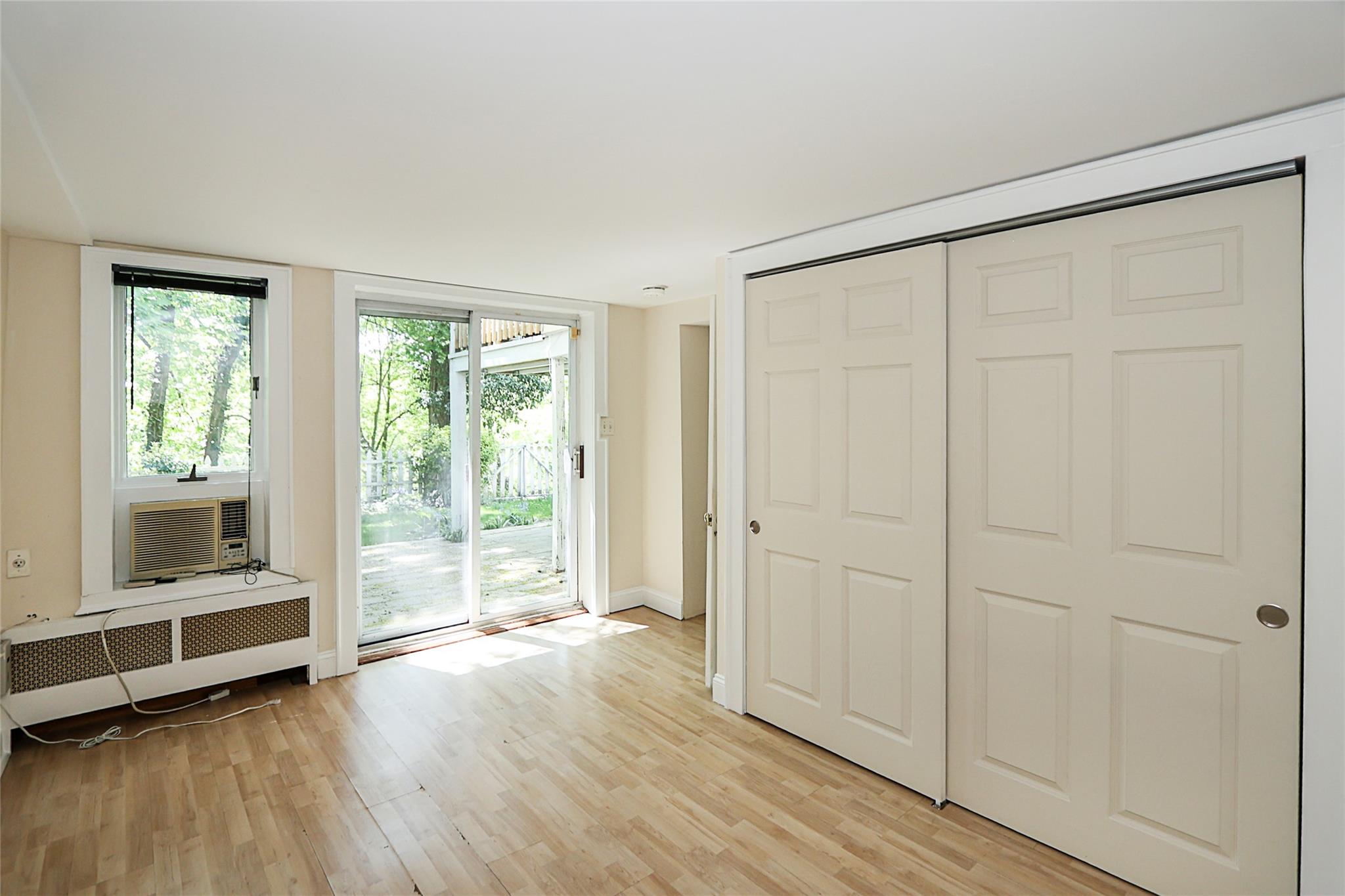 Glenwood Landing, New York 11547, United States, 6 Bedrooms Bedrooms, ,4 BathroomsBathrooms,Residential,Active,121921