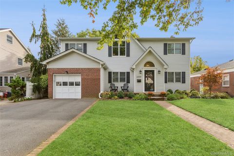 Photo of 2539 Washington Avenue, Oceanside, NY 11572 (MLS # 961388)