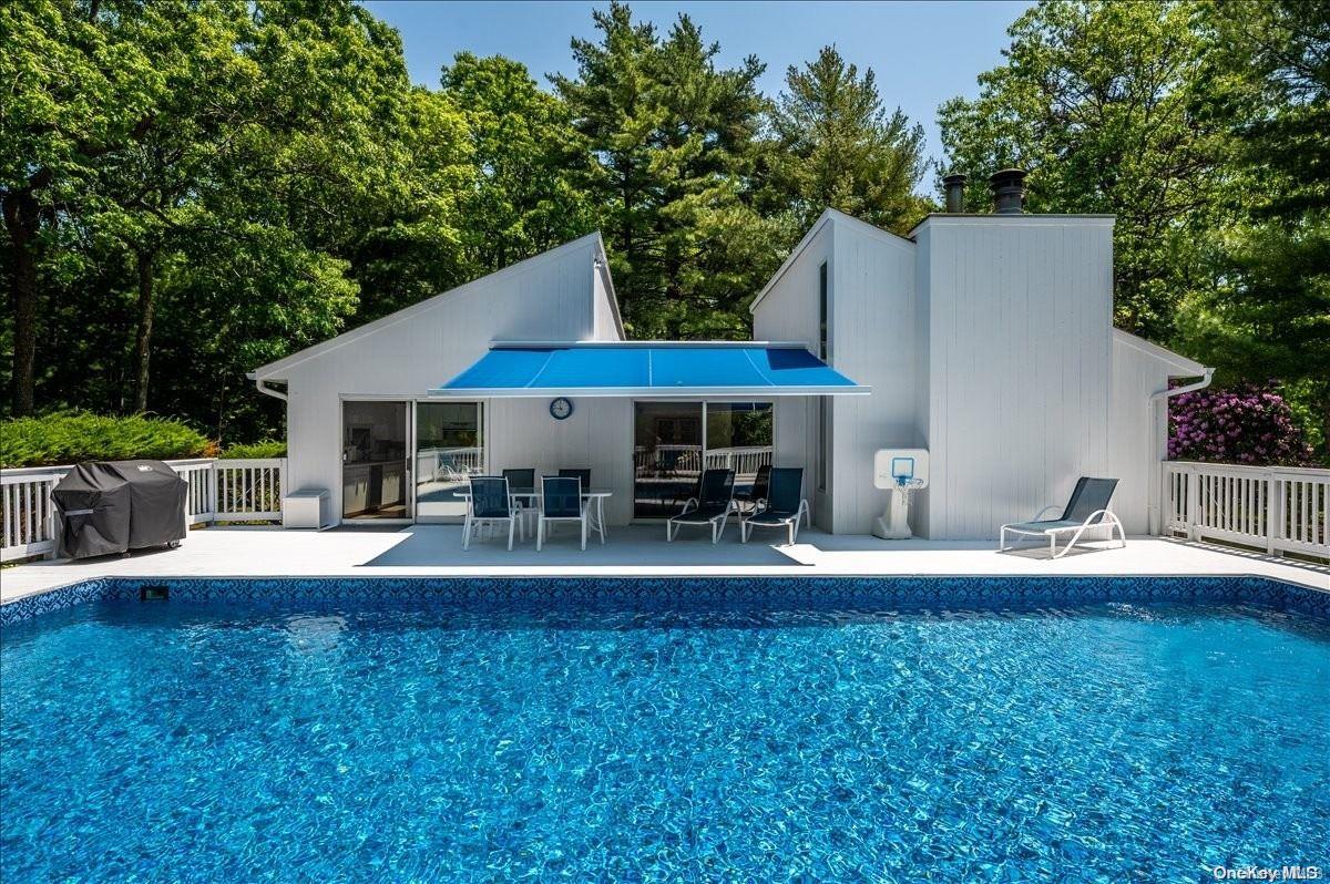 Van Scoys Path, East Hampton, Hamptons, NY - 3 Bedrooms  
3 Bathrooms - 