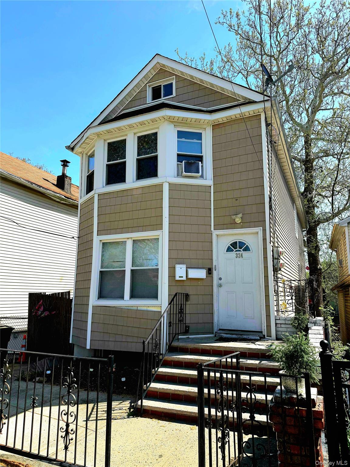324 UNDERHILL AVE