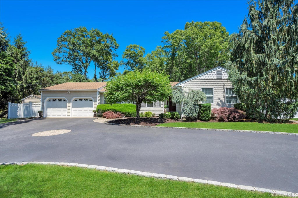 Photo of 109 Shirley Court, Smithtown, NY 11787 (MLS # 1010163)