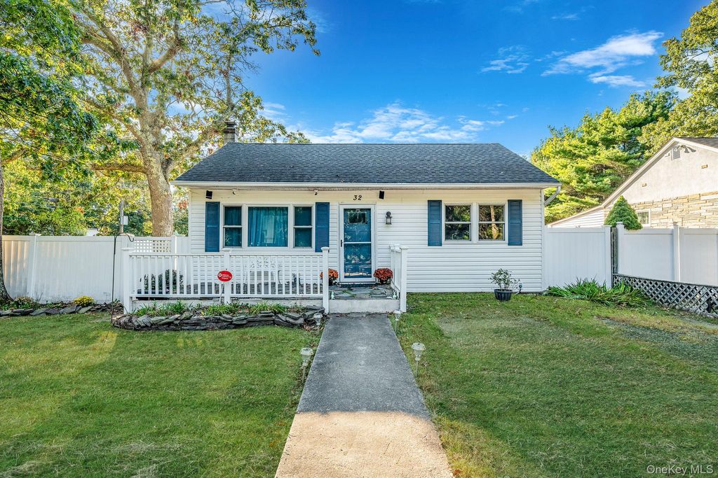 Photo of 32 Pine Tree Drive, Shirley, NY 11967 (MLS # 963856)