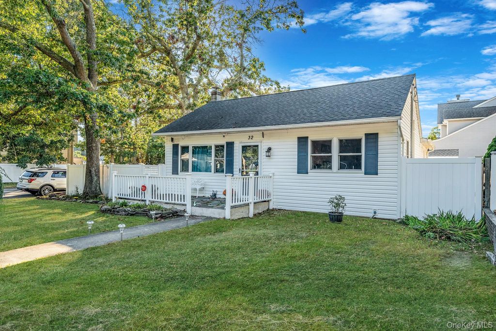 Photo of 32 Pine Tree Drive, Shirley, NY 11967 (MLS # 963856)