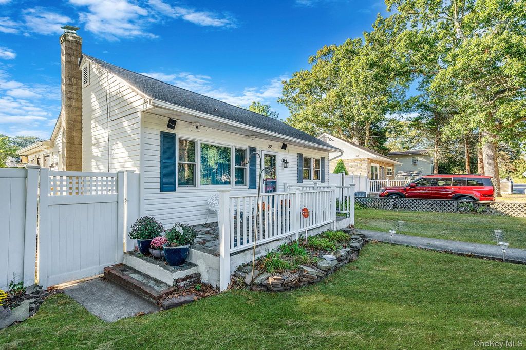 Photo of 32 Pine Tree Drive, Shirley, NY 11967 (MLS # 963856)