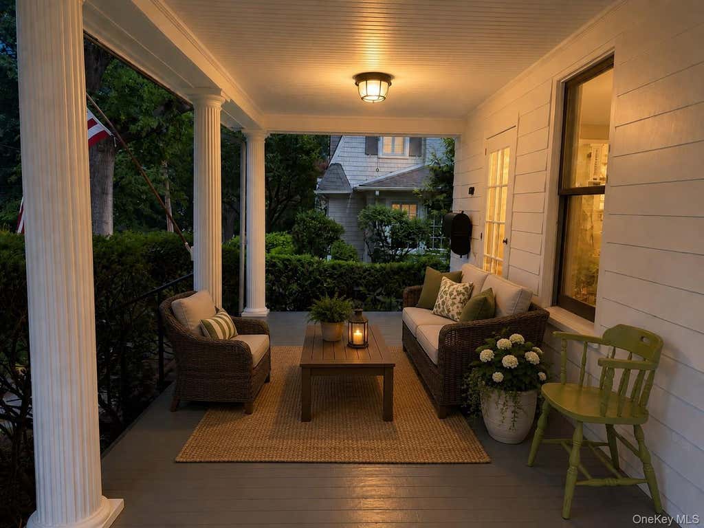 Photo of 328 Manor Road, Douglaston, NY 11363 (MLS # 1016838)