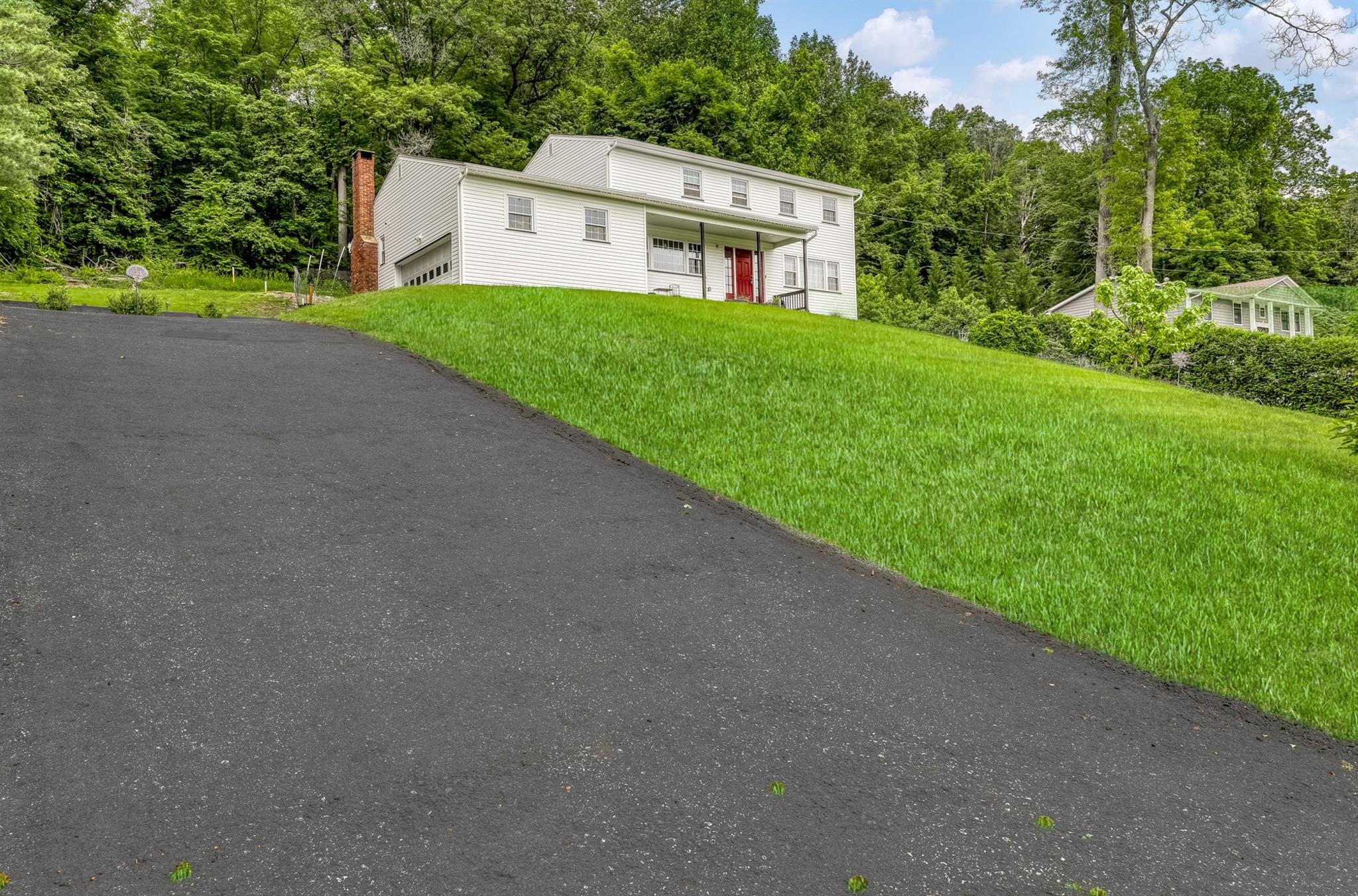 41 W Gate Road, Suffern, New York image 2