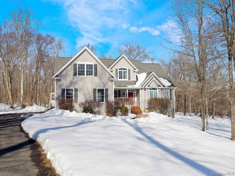 Homes For Sale - 36 Horseshoe Path<br/> Pawling, NY 12564