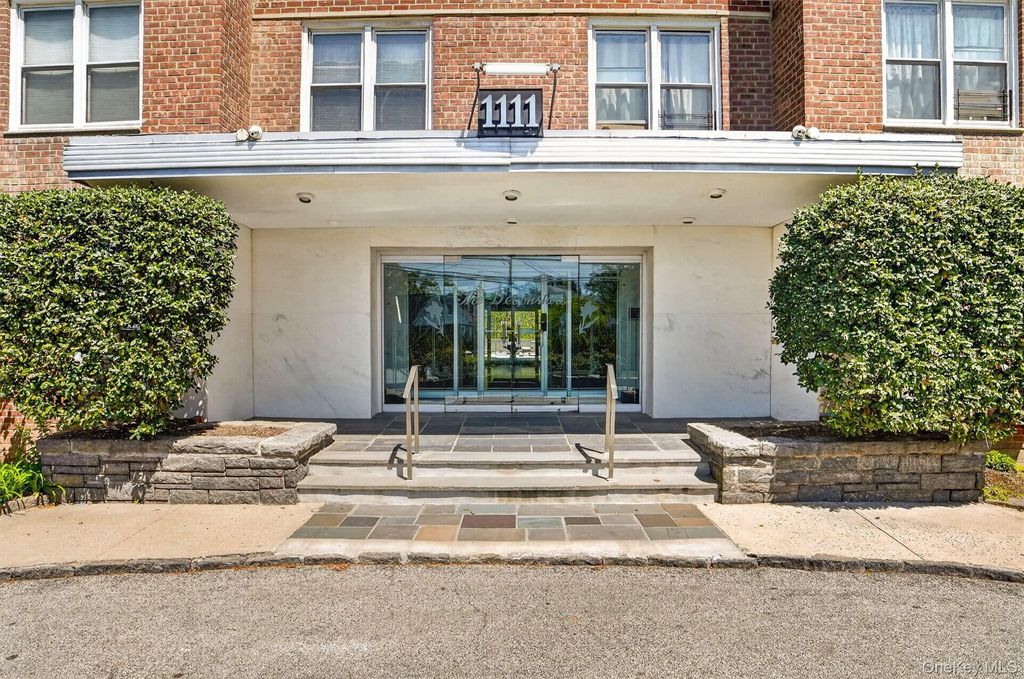 Photo of 1111 Midland Avenue #1B, Bronxville, NY 10708 (MLS # 968311)
