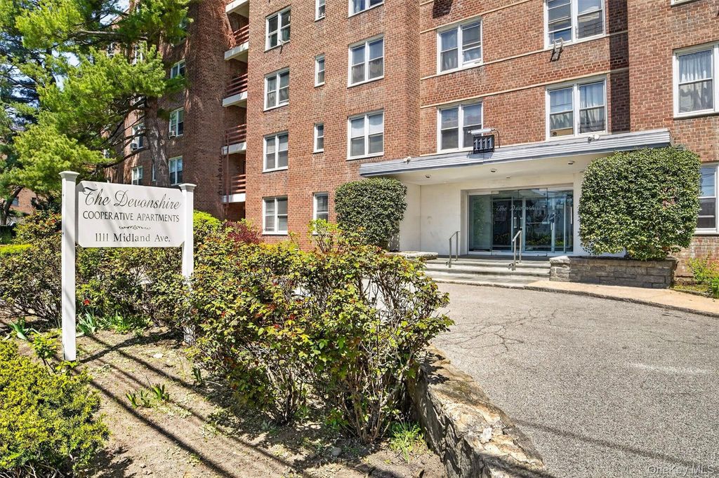 Photo of 1111 Midland Avenue #1B, Bronxville, NY 10708 (MLS # 968311)