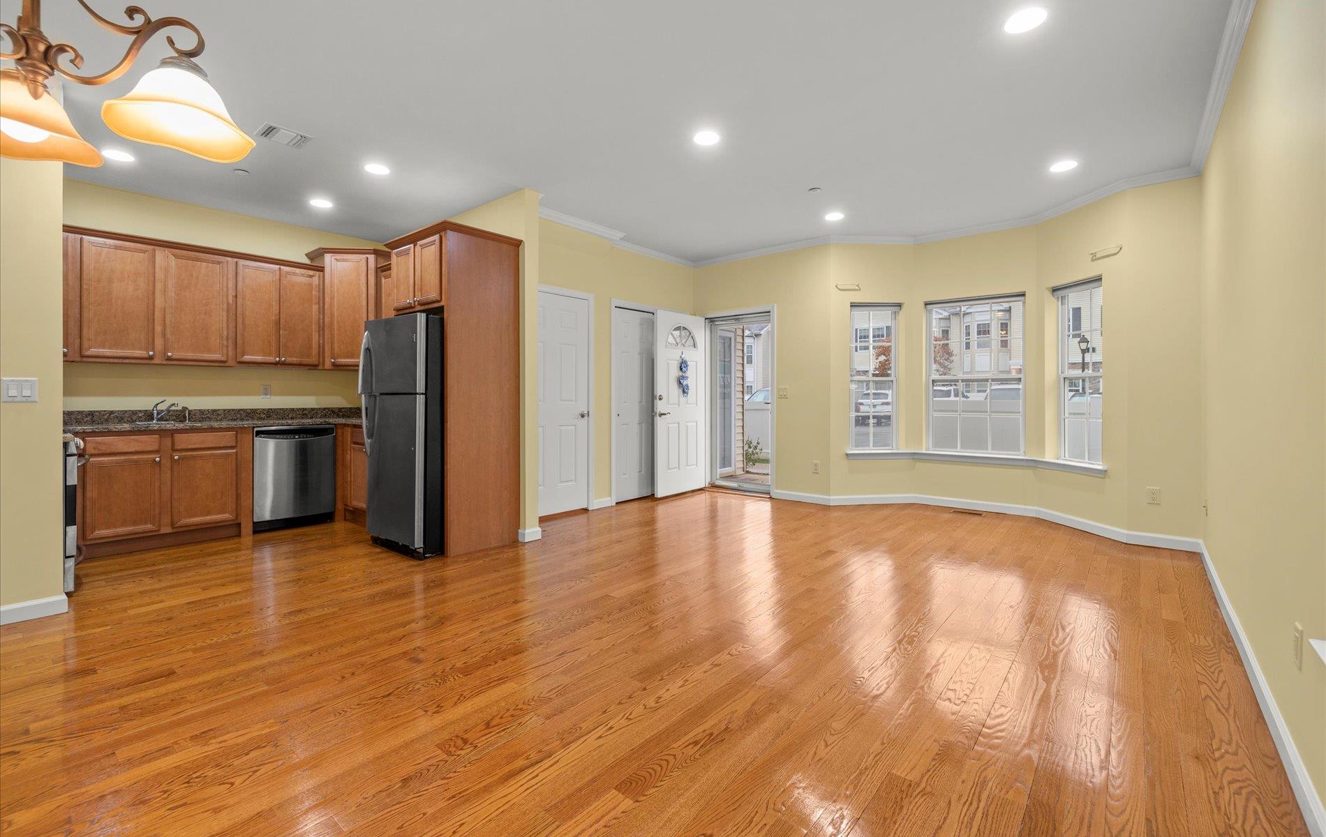 398 Spring Drive, East Meadow, New York image 4