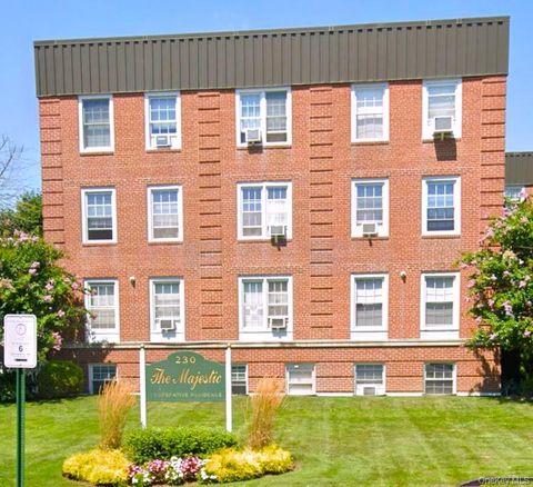 230 Central Ave 1F Lawrence NY 11559