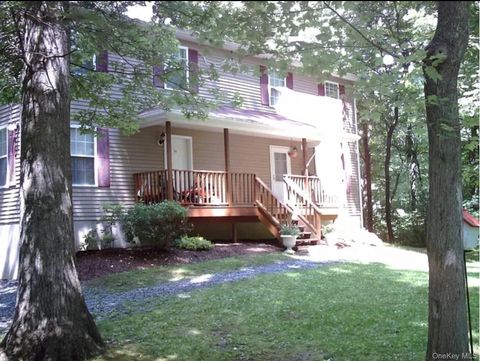 Multifamily For Rent - 39 Country Pond Lane<br/> Modena, NY 12548
